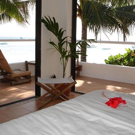 Artista Beach Villa Balabag  Chambre photo