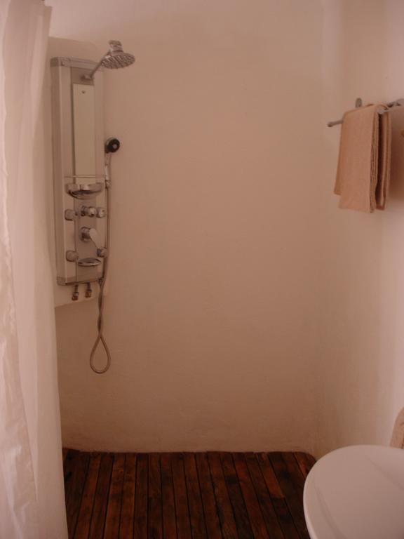 Artista Beach Villa Balabag  Chambre photo