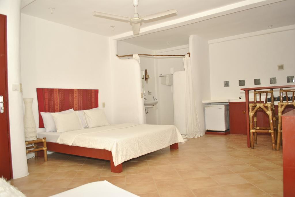 Artista Beach Villa Balabag  Chambre photo
