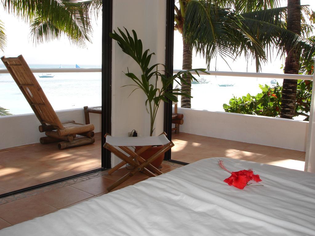 Artista Beach Villa Balabag  Chambre photo