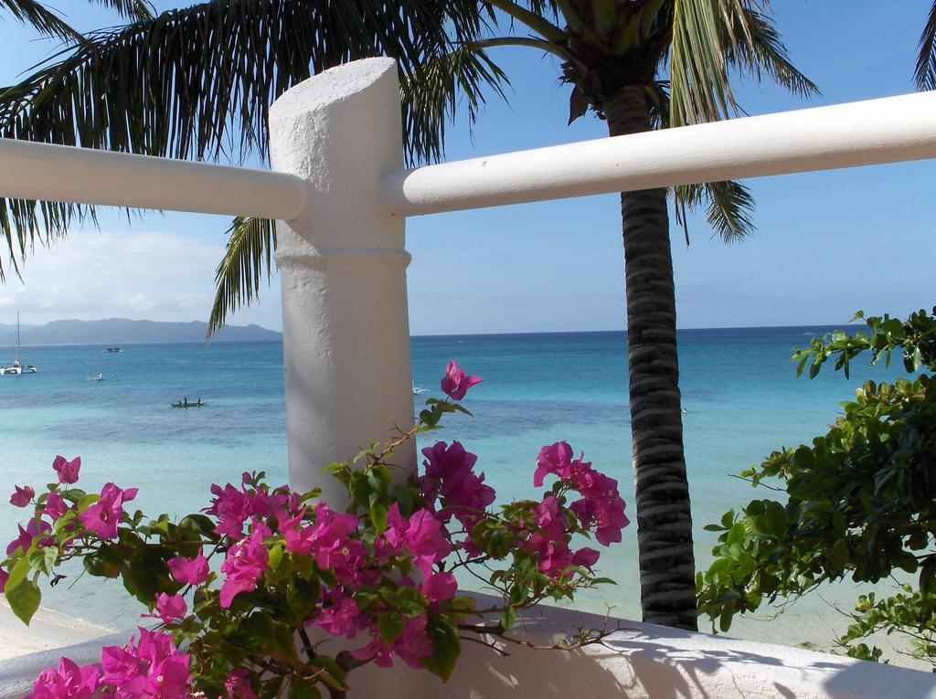 Artista Beach Villa Balabag  Chambre photo