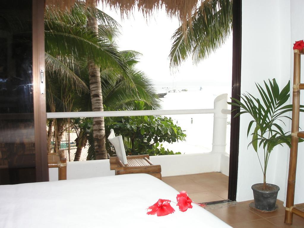 Artista Beach Villa Balabag  Chambre photo