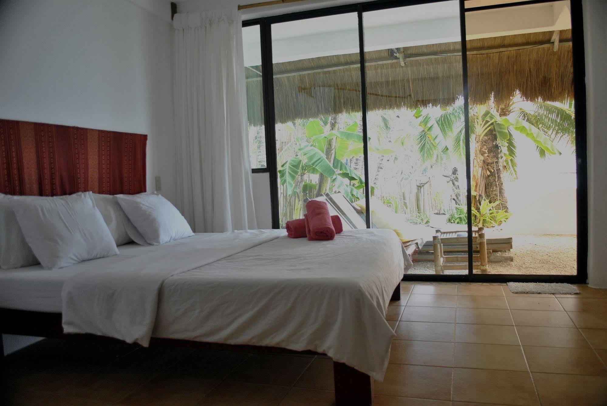 Artista Beach Villa Balabag  Extérieur photo